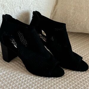 Aerosols heel sandals